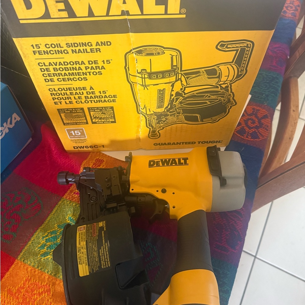 DEWALT pneumatic 15° degree & coil corded siding nailer - Yellow/Black